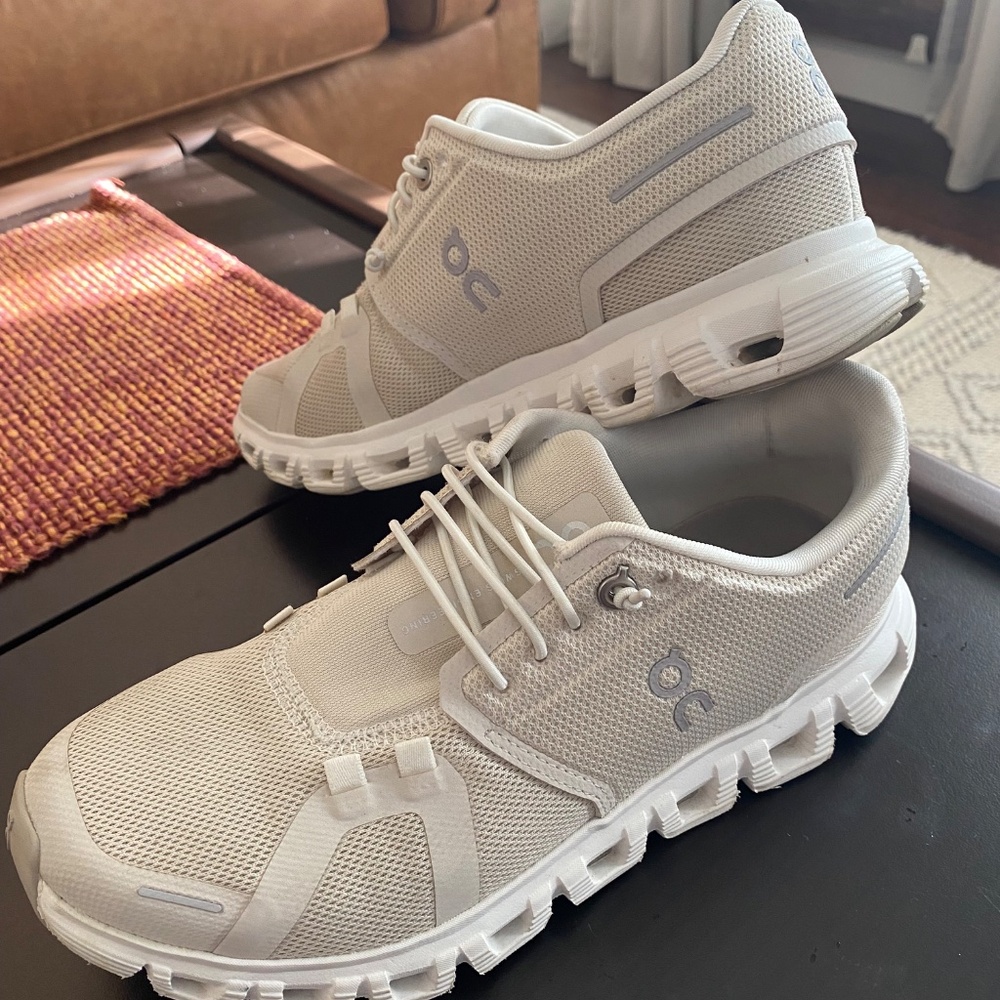 On Cloud Oyster White Running Shoes Women’s 7.5